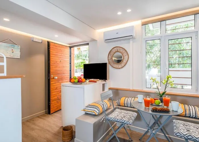 Cozy Nest At Acropolis Footsteps