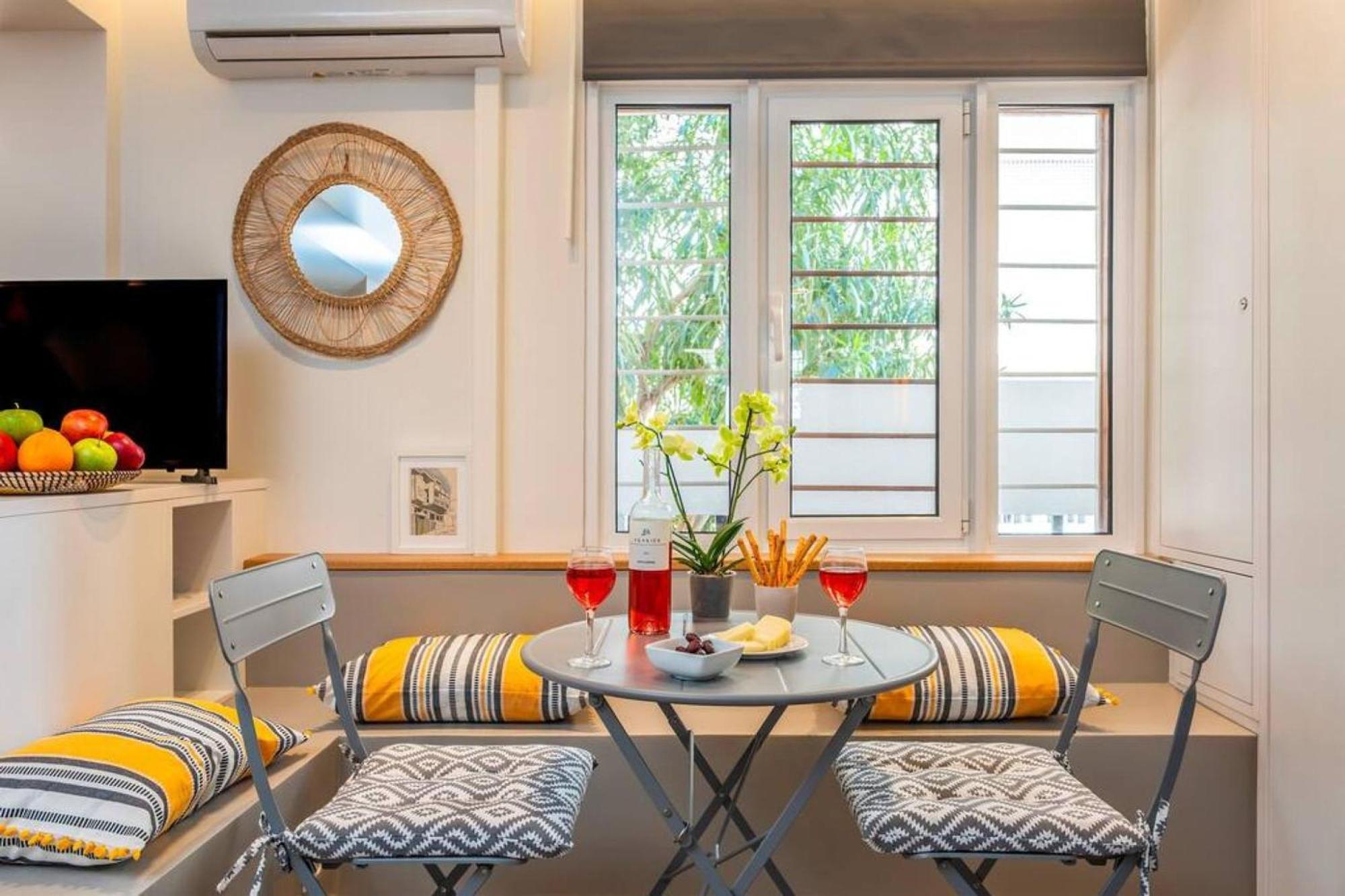 Cozy Nest At Acropolis Footsteps Apartment
